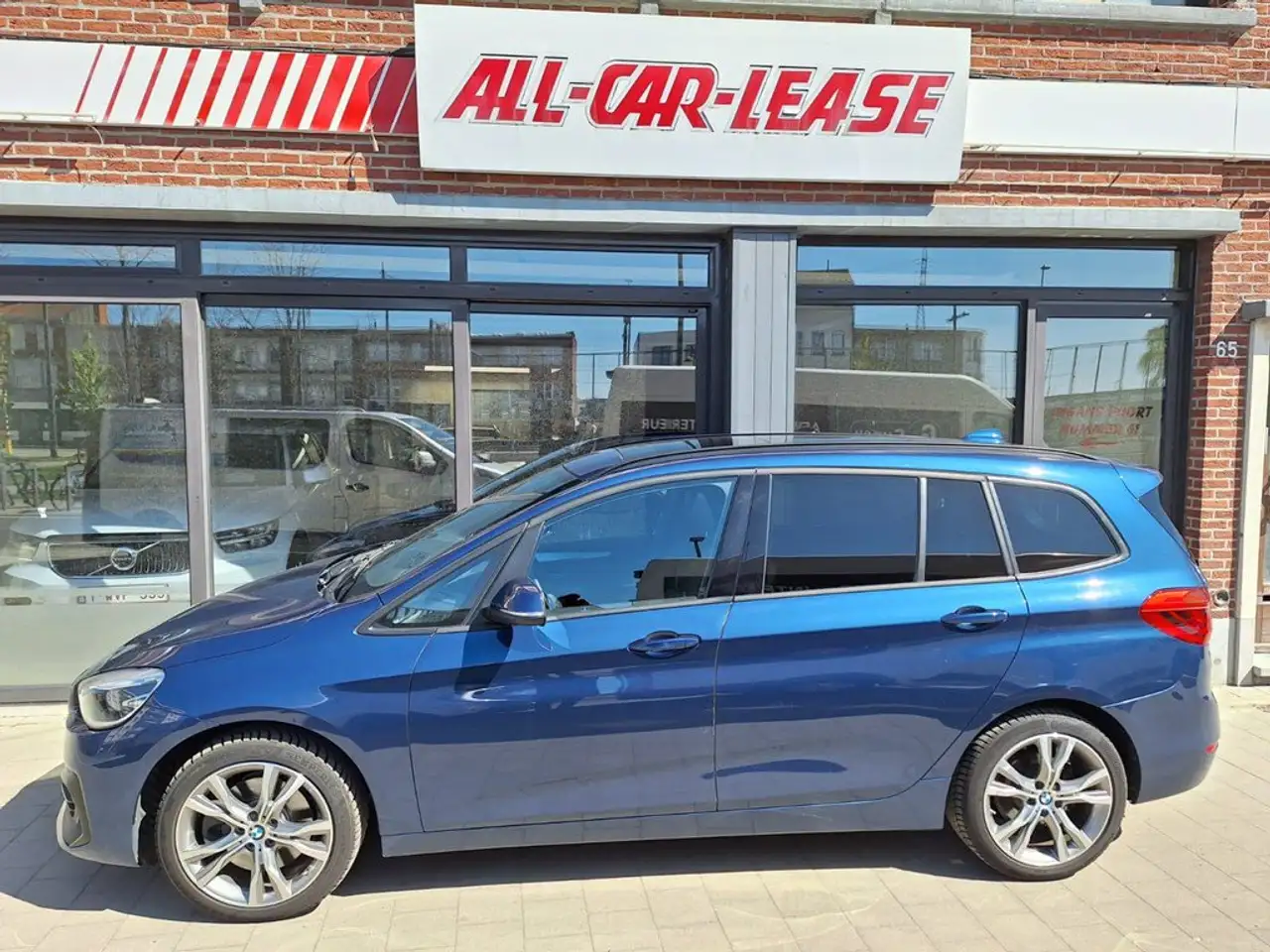 BMW 218 d Gran Tourer — photo 1 of 15