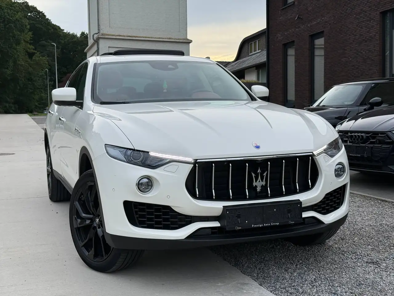Maserati Levante 3.0 V6 Turbo *Pano*Cruise*Leder*Carplay*CAM — photo 1 of 27