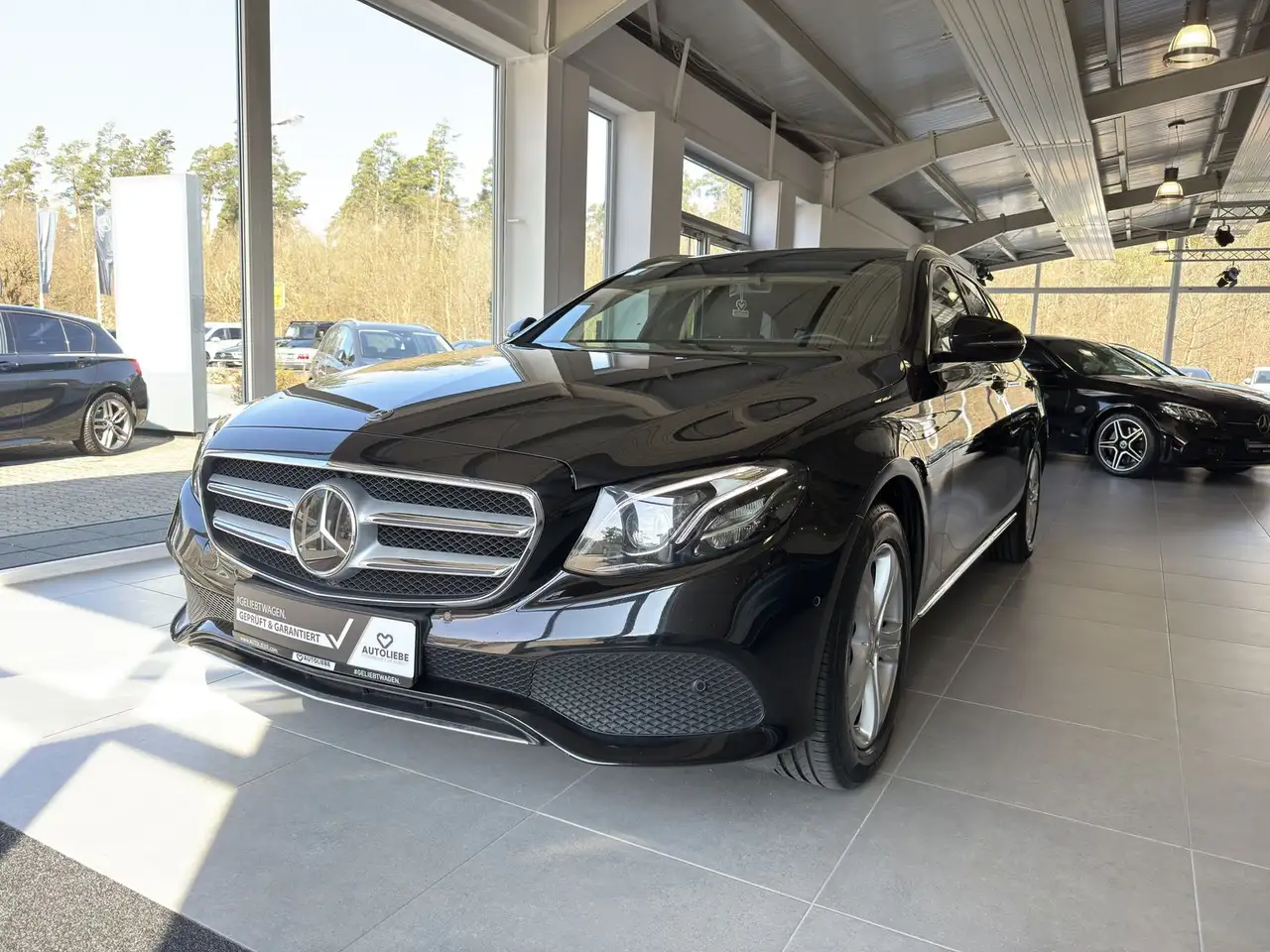 Mercedes-Benz E 220 d Avantgarde AHK*LED*RFK*ACC*AMBIENTE — photo 1 of 30