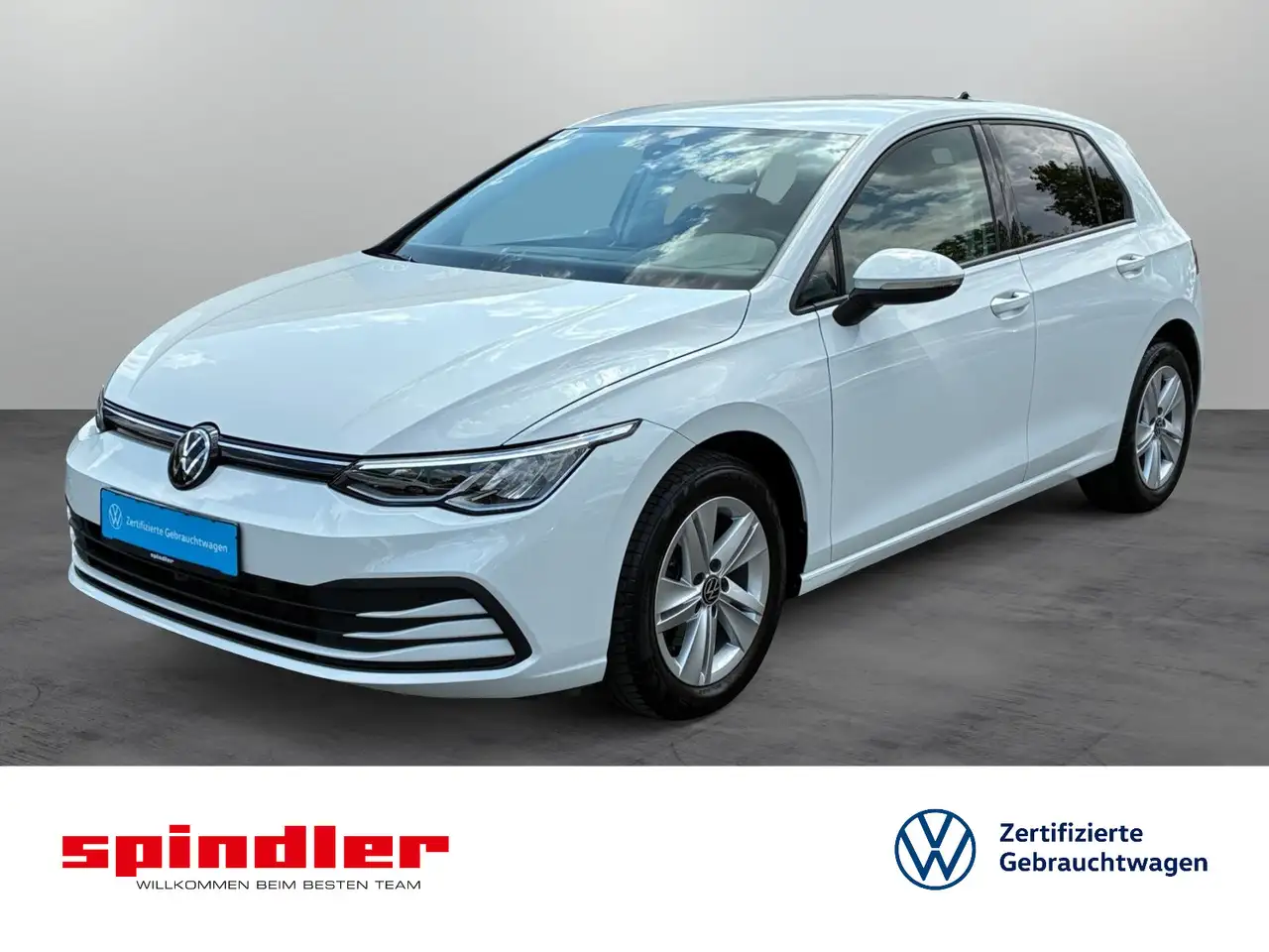 Volkswagen Golf VIII Life 1.0 eTSI DSG / Navi, CarPlay, LED — photo 1 of 19