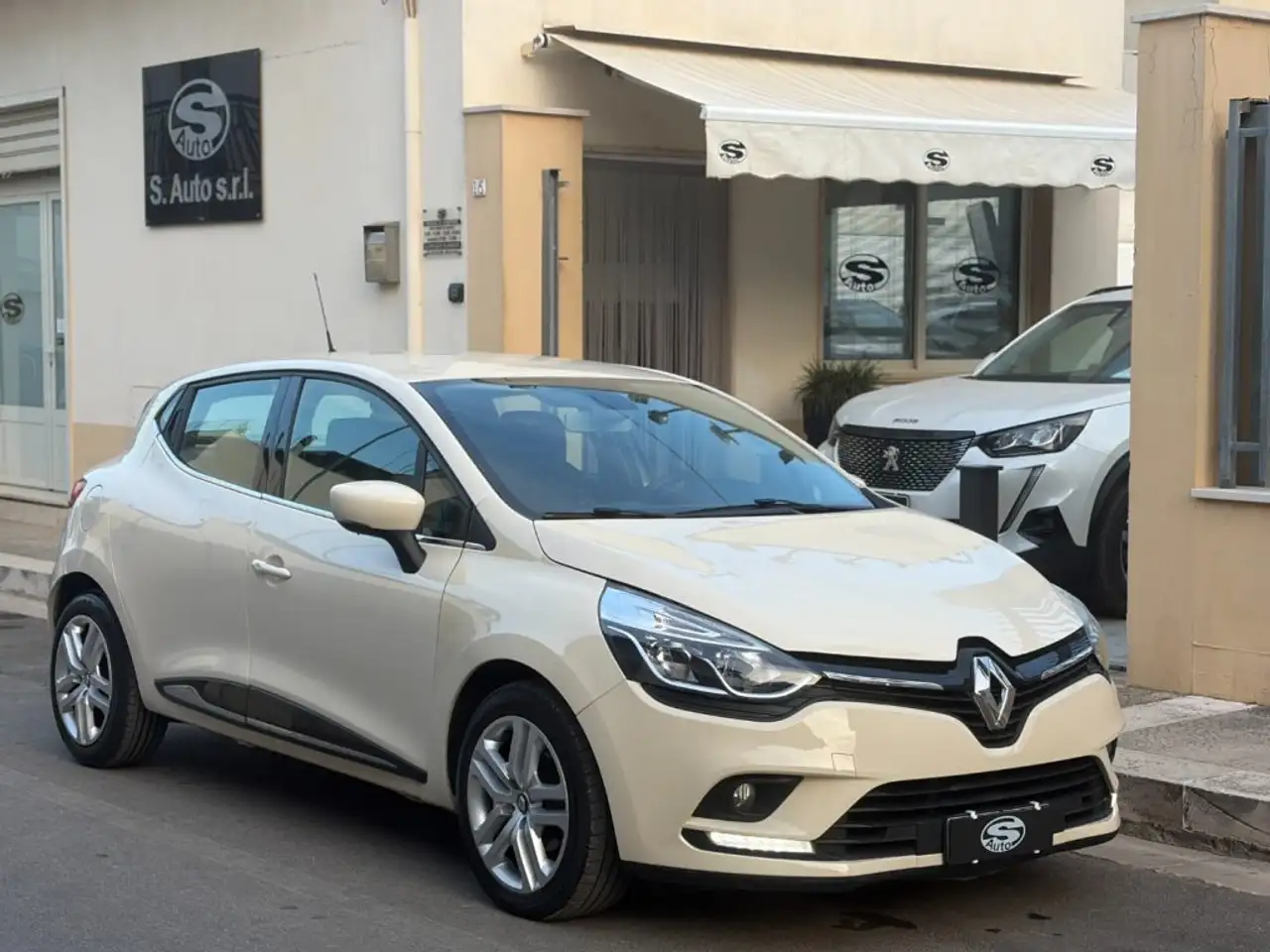 Renault Clio 1.5dCi 75CV Energy Intens — photo 1 of 15