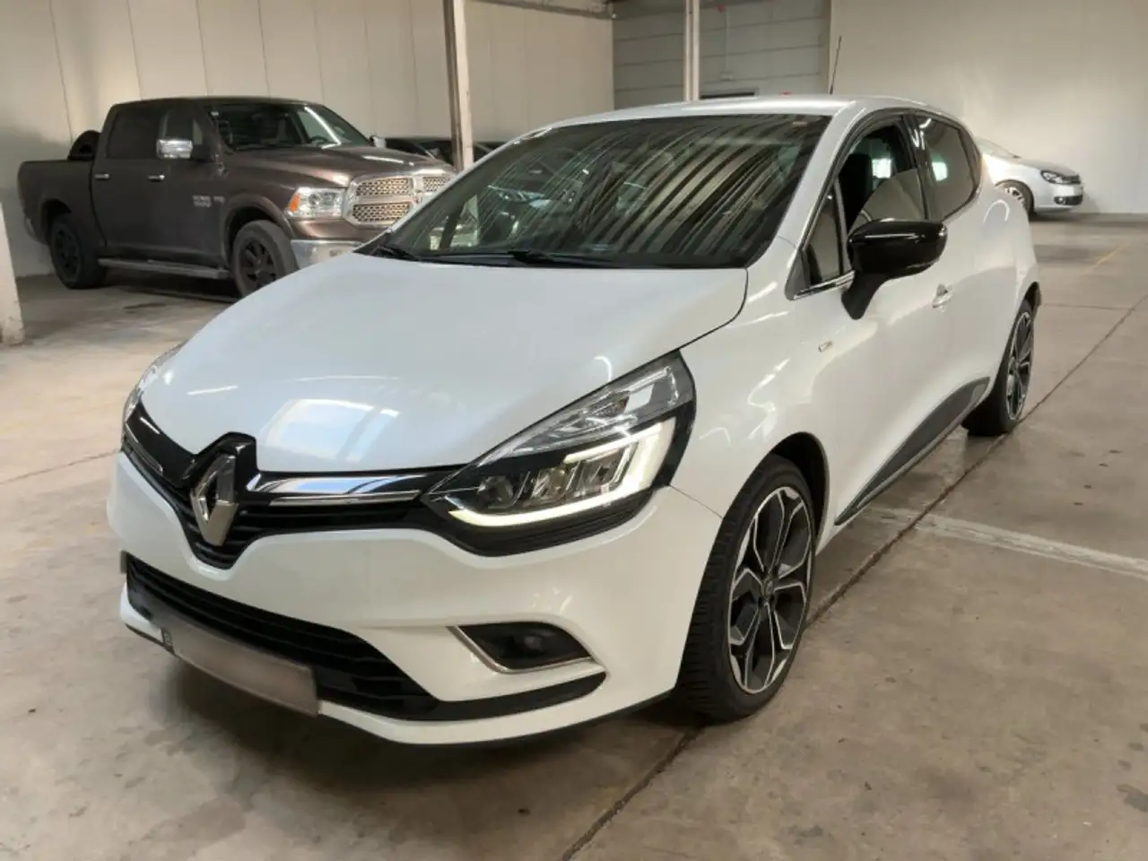 Renault Clio 0.9 TCE 90CH ENERGY INTENS 5P — photo 1 of 8