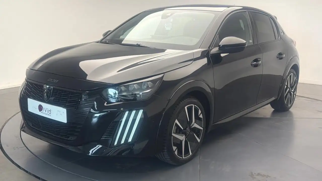 Peugeot 208 HYBR 136 Hybrid 136 GT — photo 1 of 28