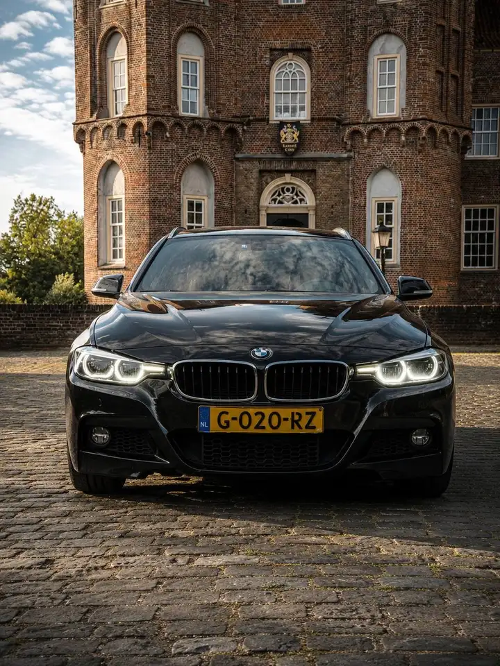 BMW 318 318i Touring Aut. Edition M Sport Shadow — photo 1 of 20
