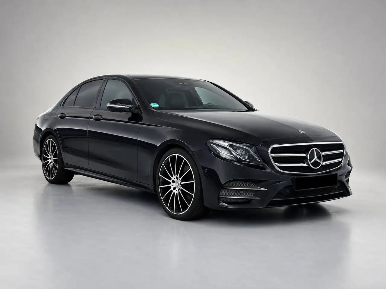 Mercedes-Benz E 220 d AMG Line Burmester SpoSi Key LED Navi — photo 1 of 12