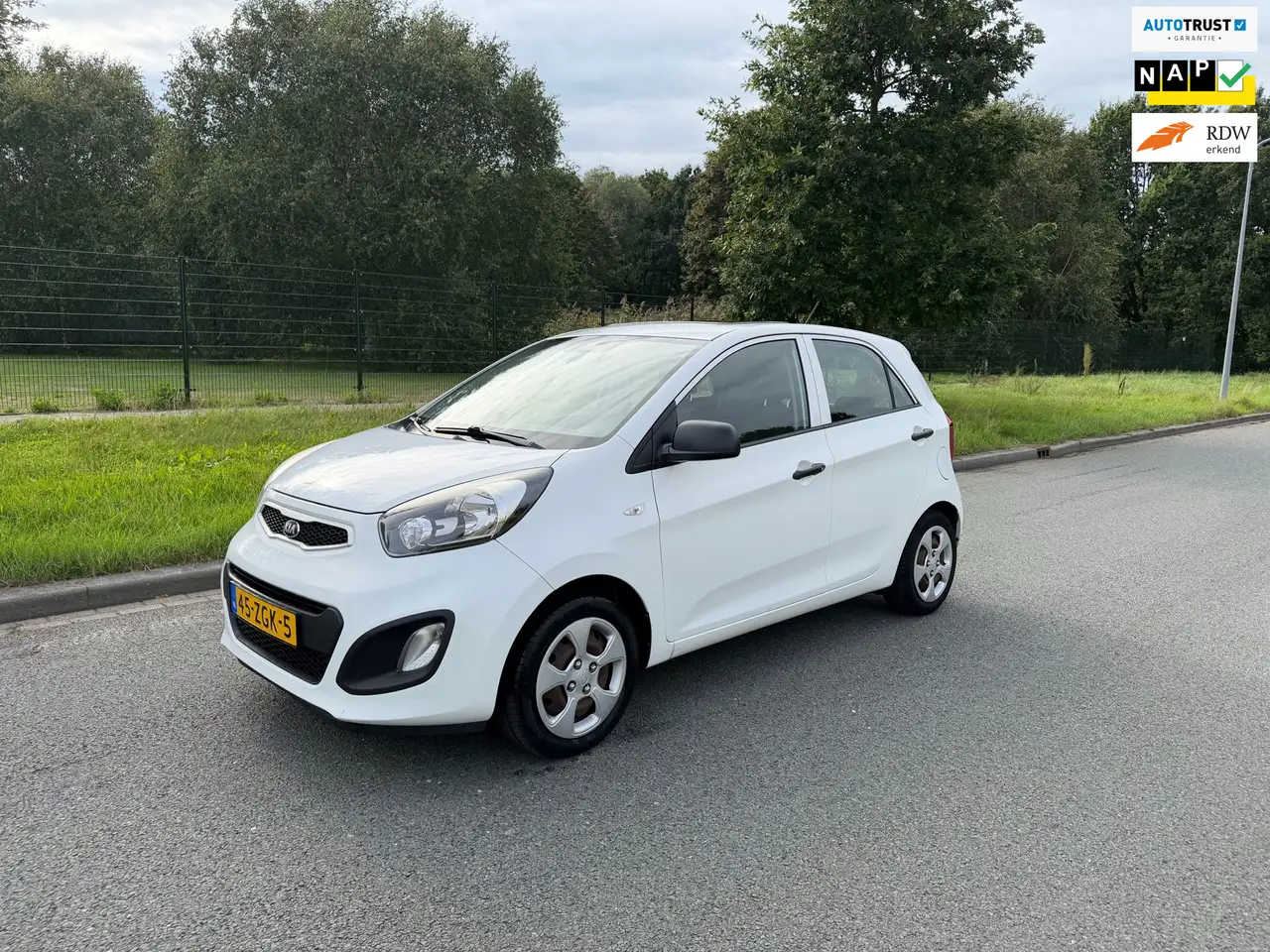 Kia Picanto 1.0 CVVT 5drs — photo 1 of 17