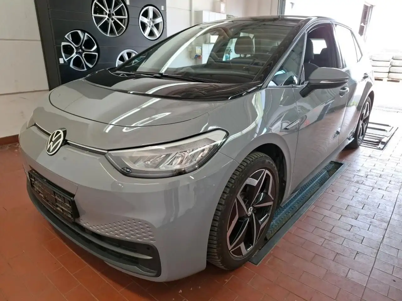 Volkswagen ID.3 Pro Performance Aut. LED Navi SHZ Alu19 — photo 1 of 7