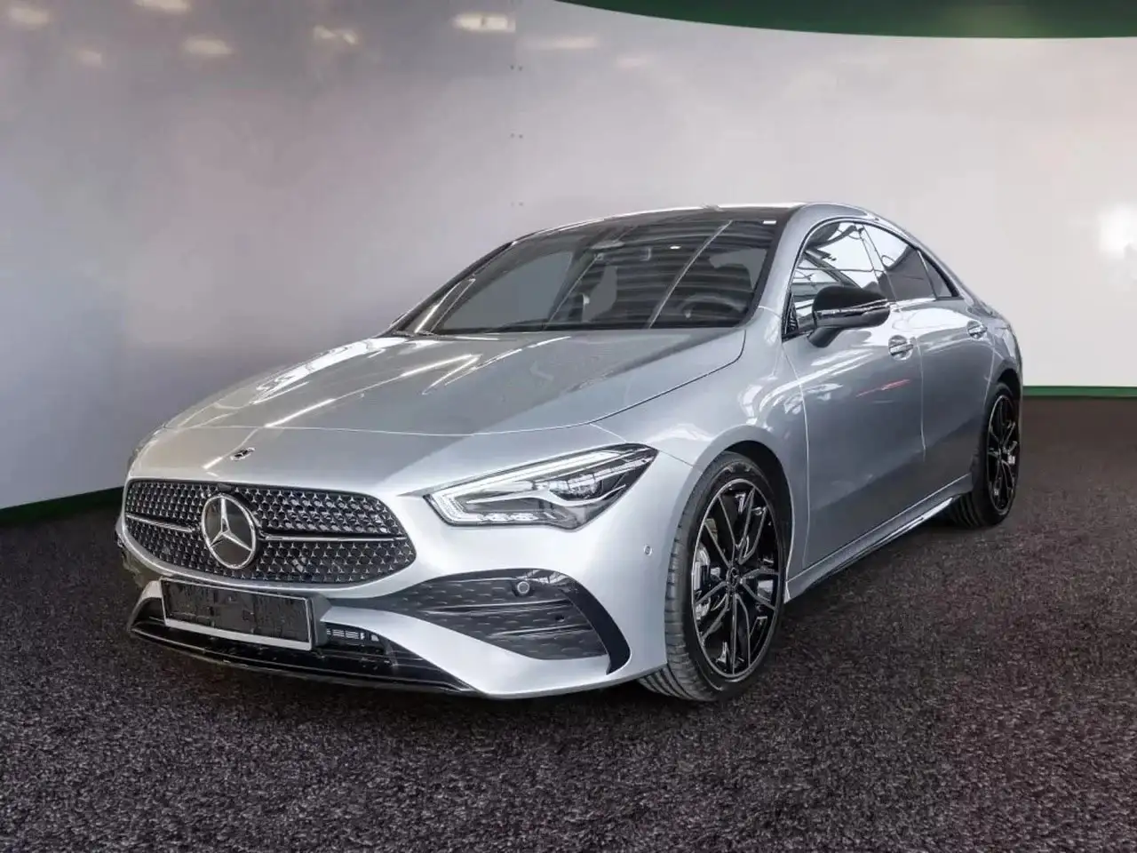 Mercedes-Benz CLA 180 Coupé CLA 180 — photo 1 of 14