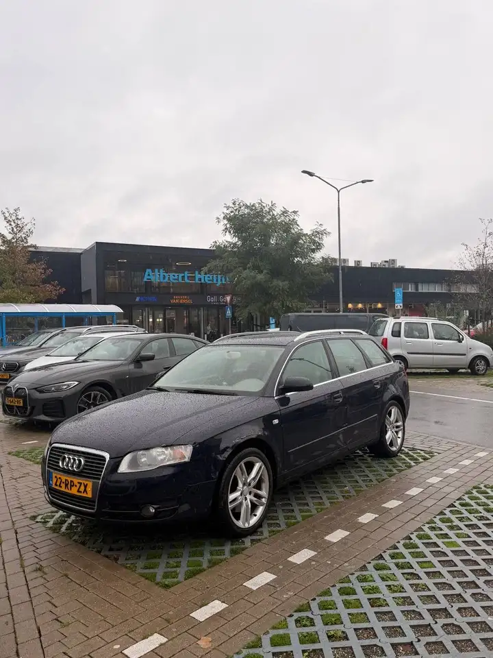 Audi A4 Avant 1.8 T — photo 1 of 9