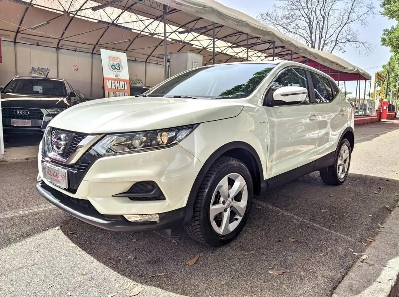 Nissan Qashqai 1.6 dCi NAVI TELECAMERA EURO 6 — photo 1 of 15
