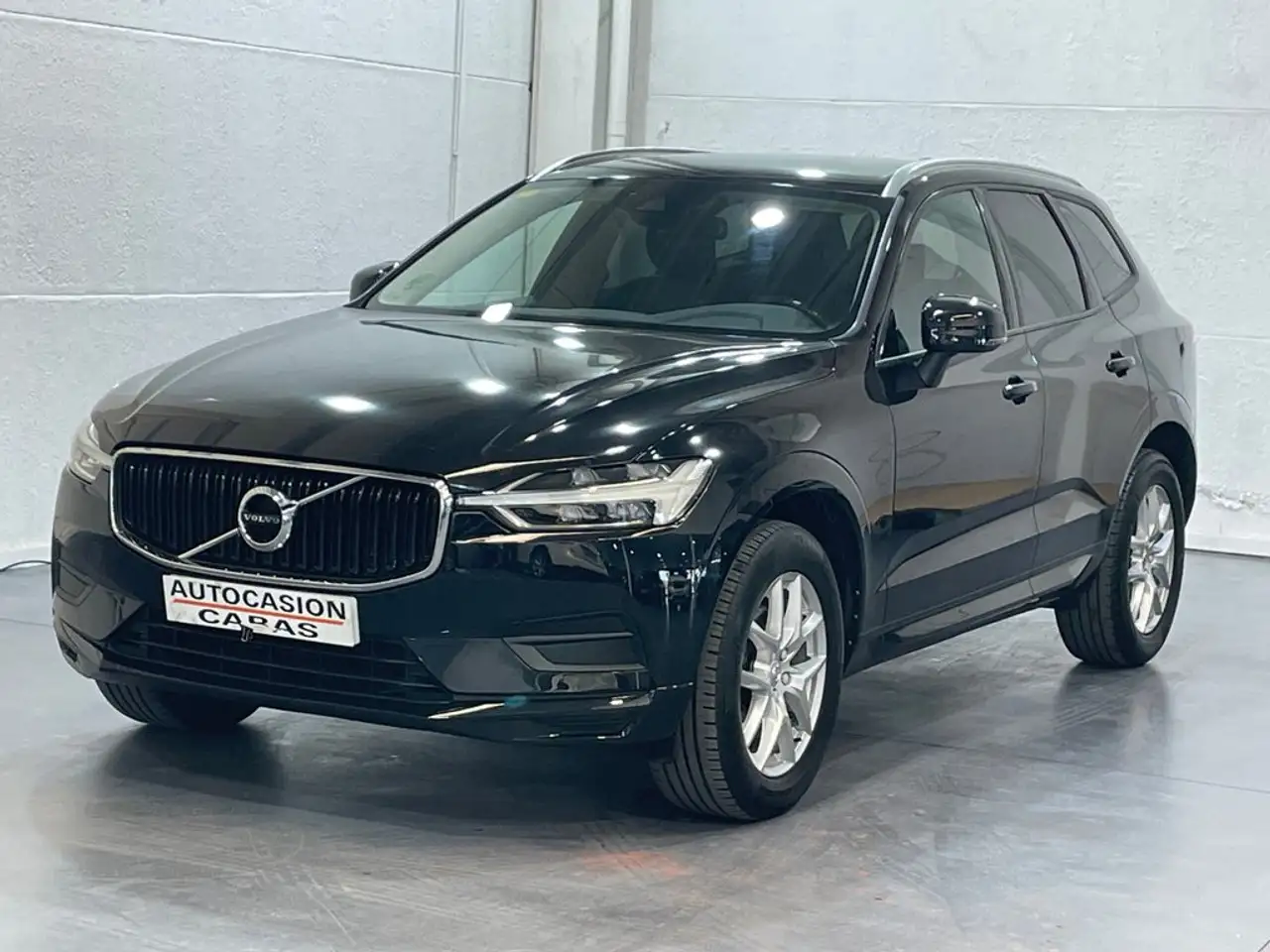 Volvo XC60 D3 Momentum — photo 1 of 15