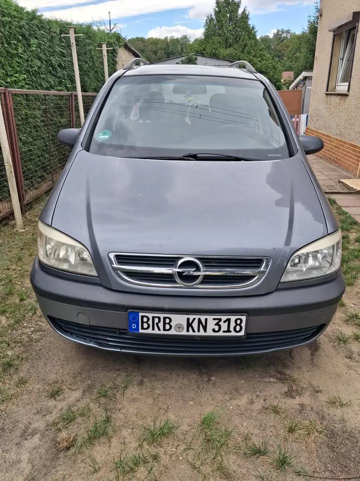 Opel Zafira 1.6 16v — photo 1 of 10