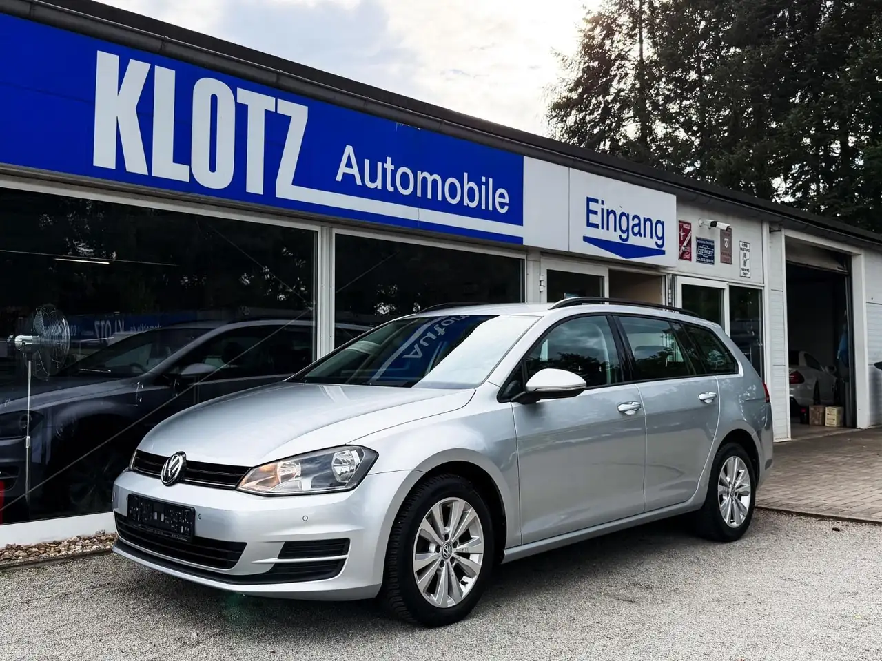 Volkswagen Golf VII Variant Trendline BMT — photo 1 of 15