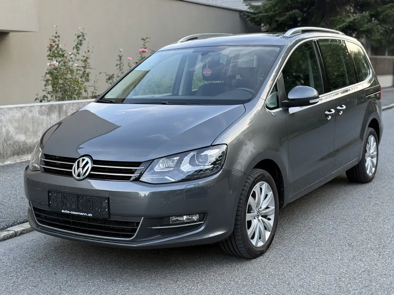 Volkswagen Sharan Sky BMT 2,0 TDI DPF — photo 1 of 13