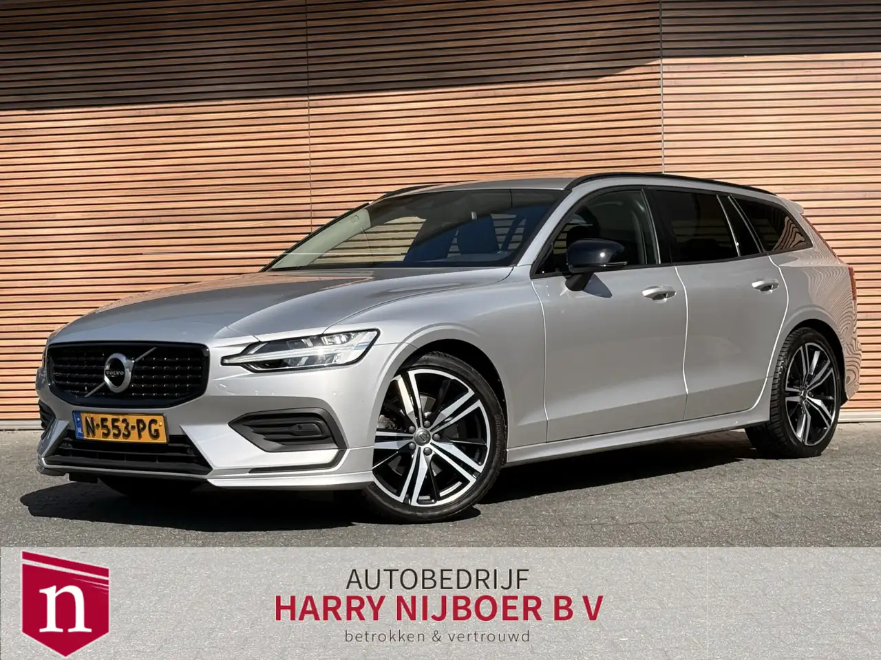 Volvo V60 2.0 B3 Momentum Advantage Sportstoelen / Trekhaak — photo 1 of 40