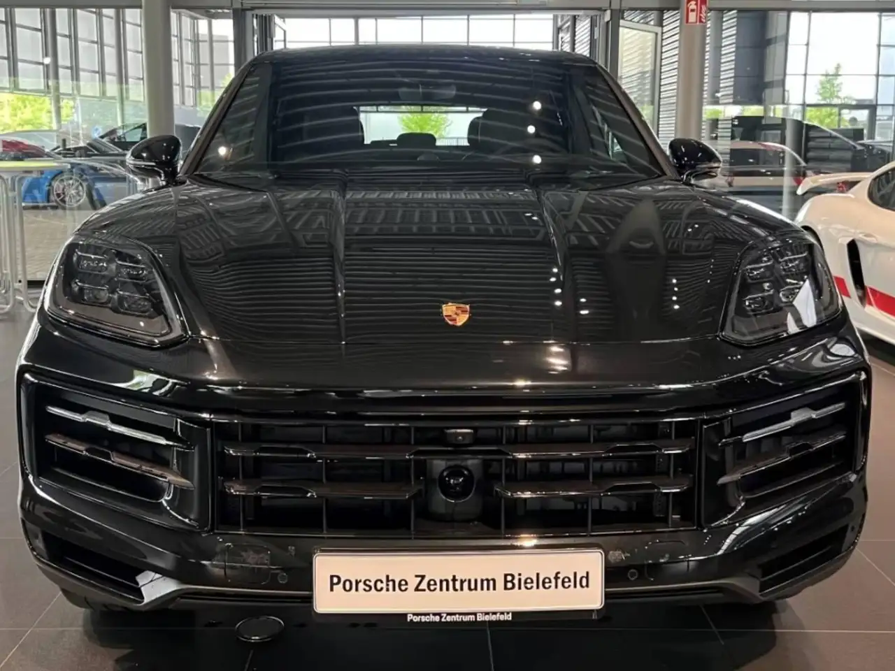 Porsche Cayenne S E-Hybrid — photo 1 of 30