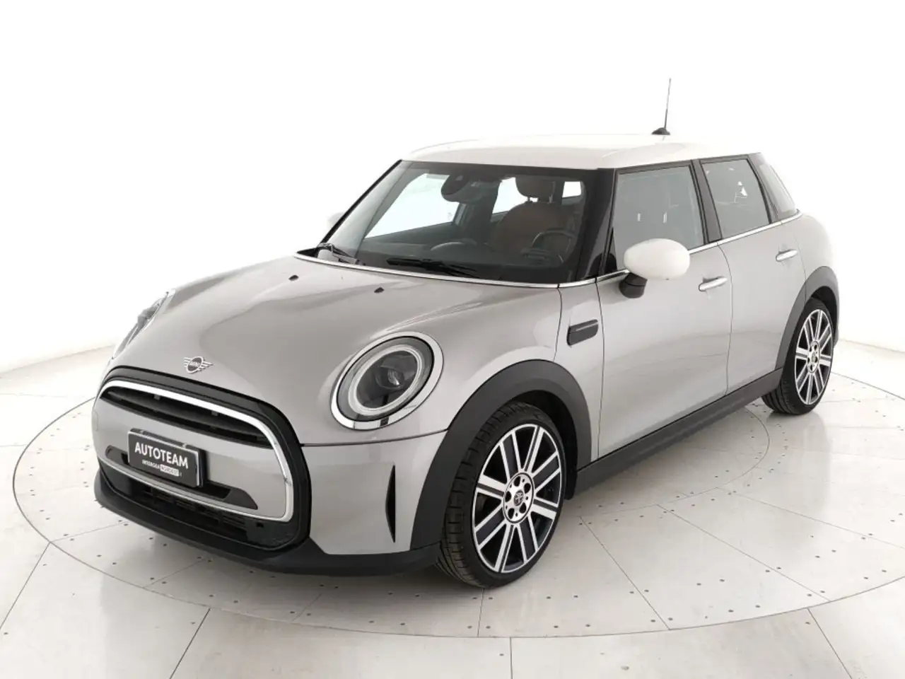 MINI Cooper 5p 1.5 Cooper Yours auto — photo 1 of 13