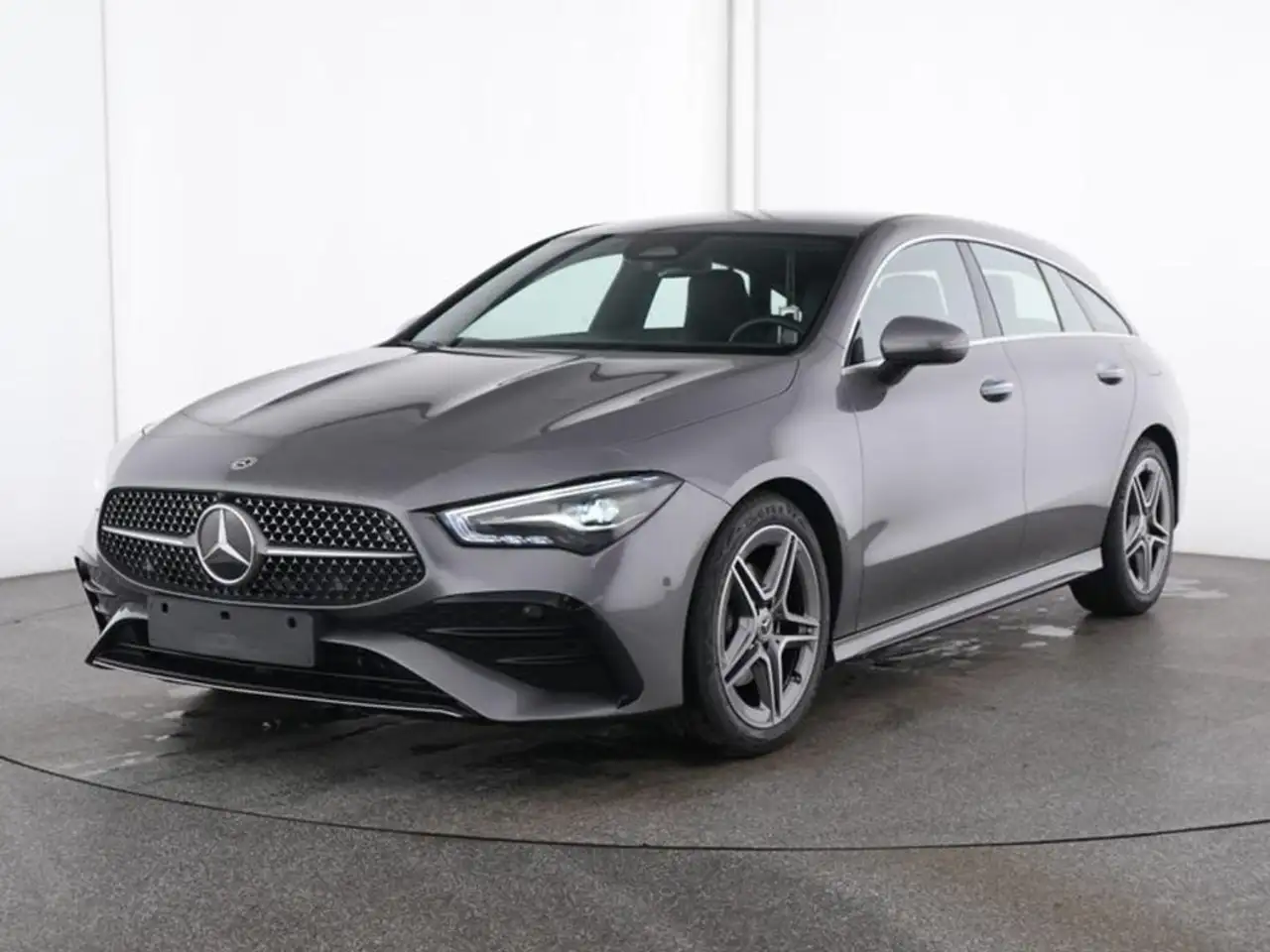 Mercedes-Benz CLA 180 Automatic Shooting Brake AMG Line Advanced Plus — photo 1 of 9