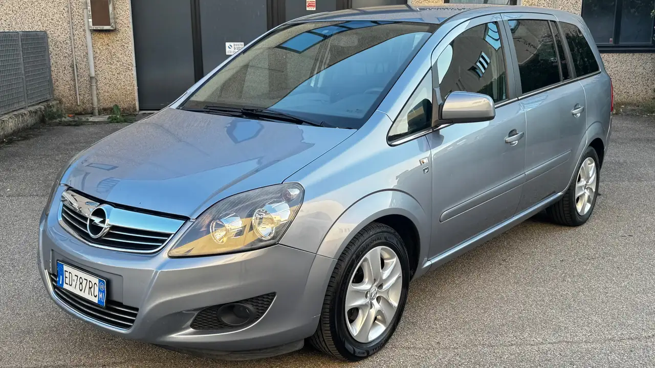 Opel Zafira Zafira II 2010 1.6 Cosmo 115cv — photo 1 of 15