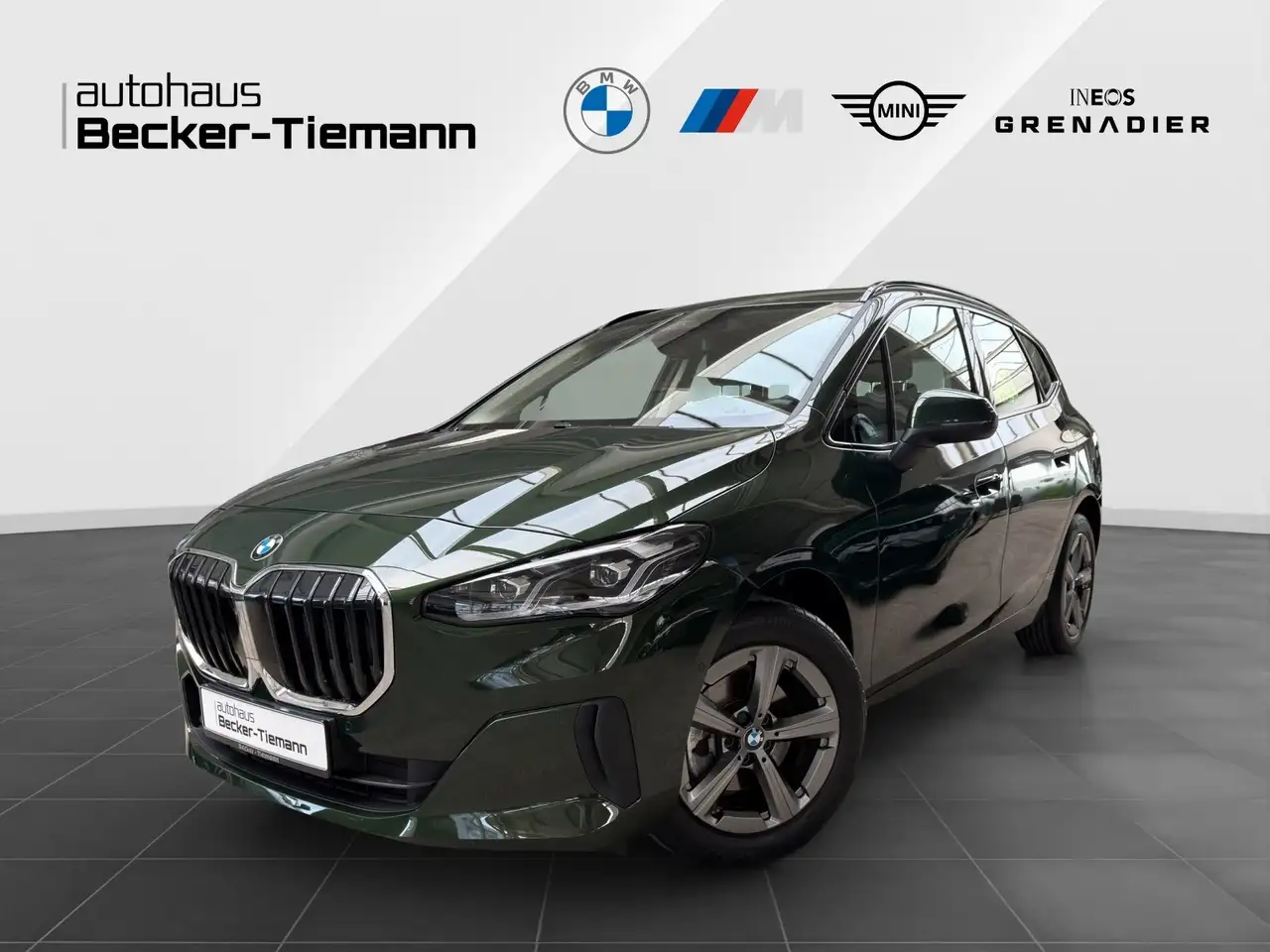 BMW 220 i Active Tourer Widescreen/Adapt.LED/AHK — photo 1 of 19