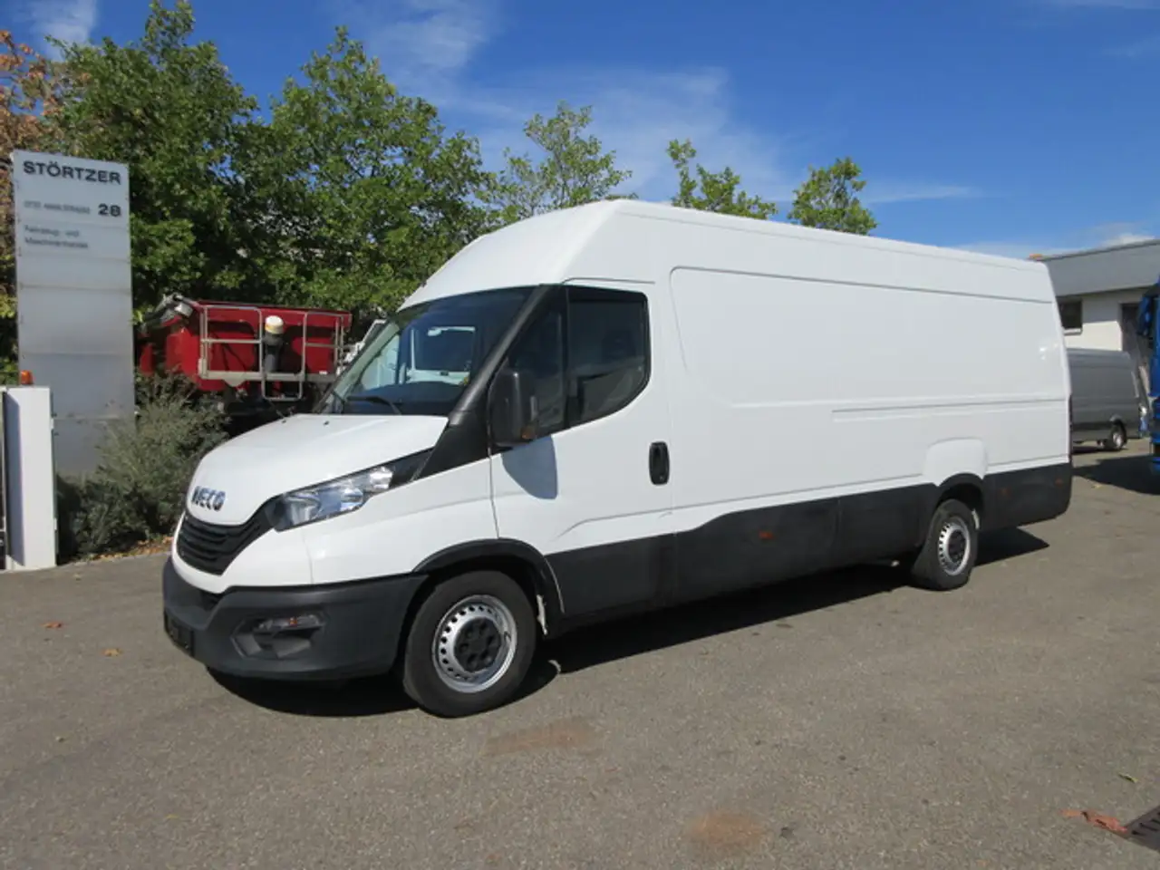 Iveco Daily 35-140 Hi-matic Kasten — photo 1 of 21