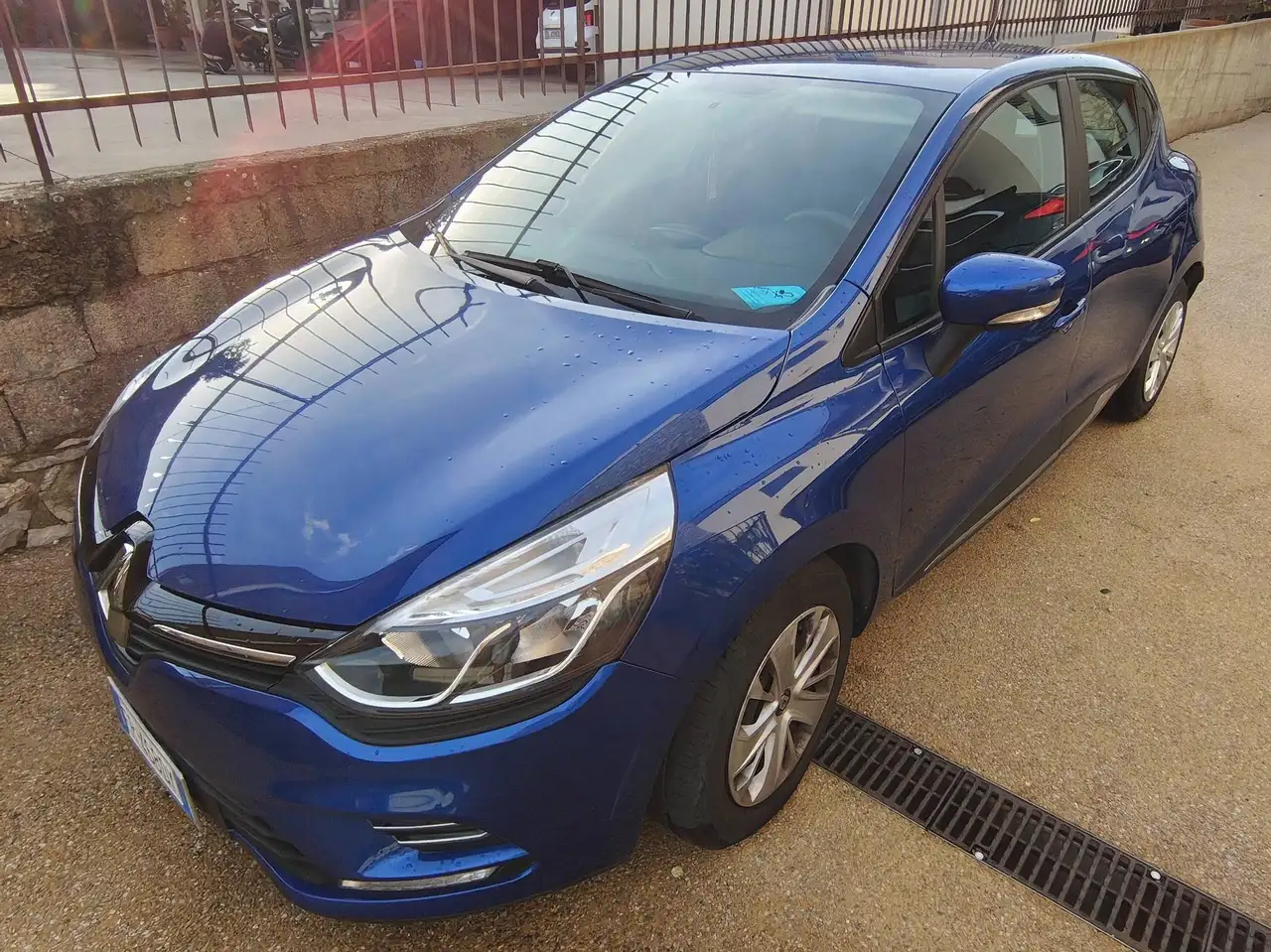Renault Clio 1.2 75 cv life — photo 1 of 9