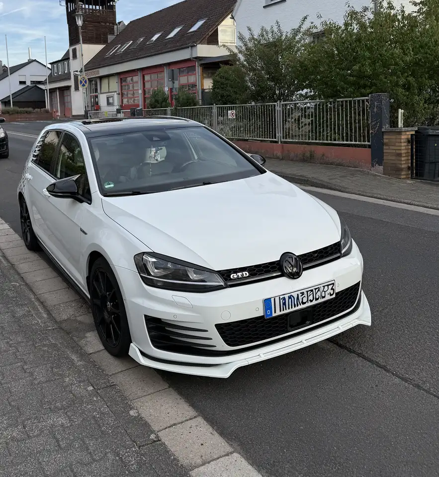 Volkswagen Golf GTD BlueMotion Technology DSG — photo 1 of 10