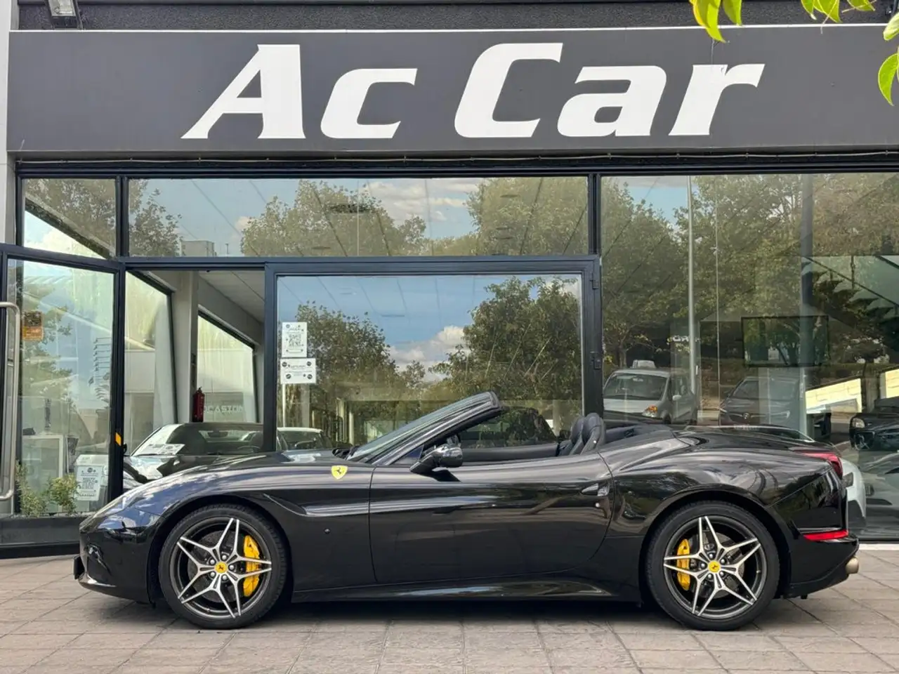 Ferrari California 2+2 plazas — photo 1 of 31