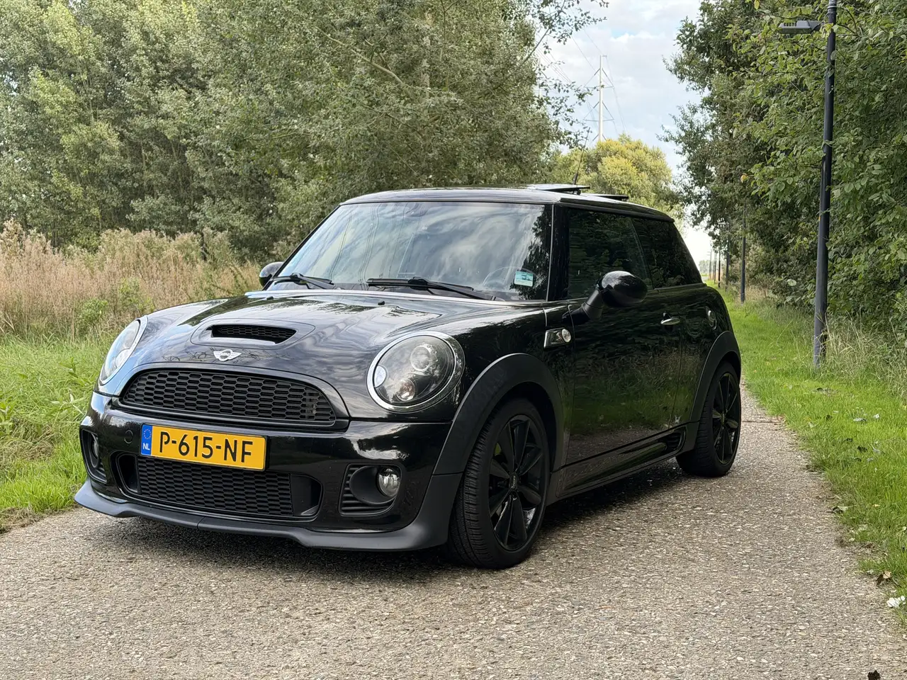MINI Cooper S 1.6 — photo 1 of 15