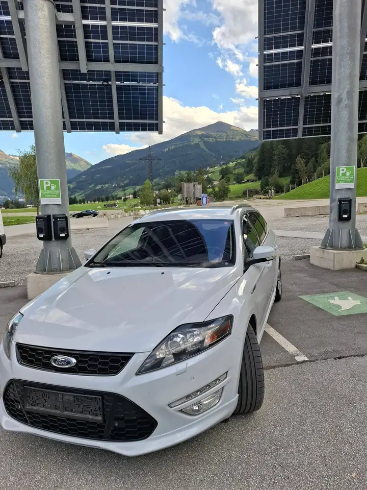 Ford Mondeo Mondeo Traveller Titanium S 2,0 TDCi Aut. Titanium — photo 1 of 30