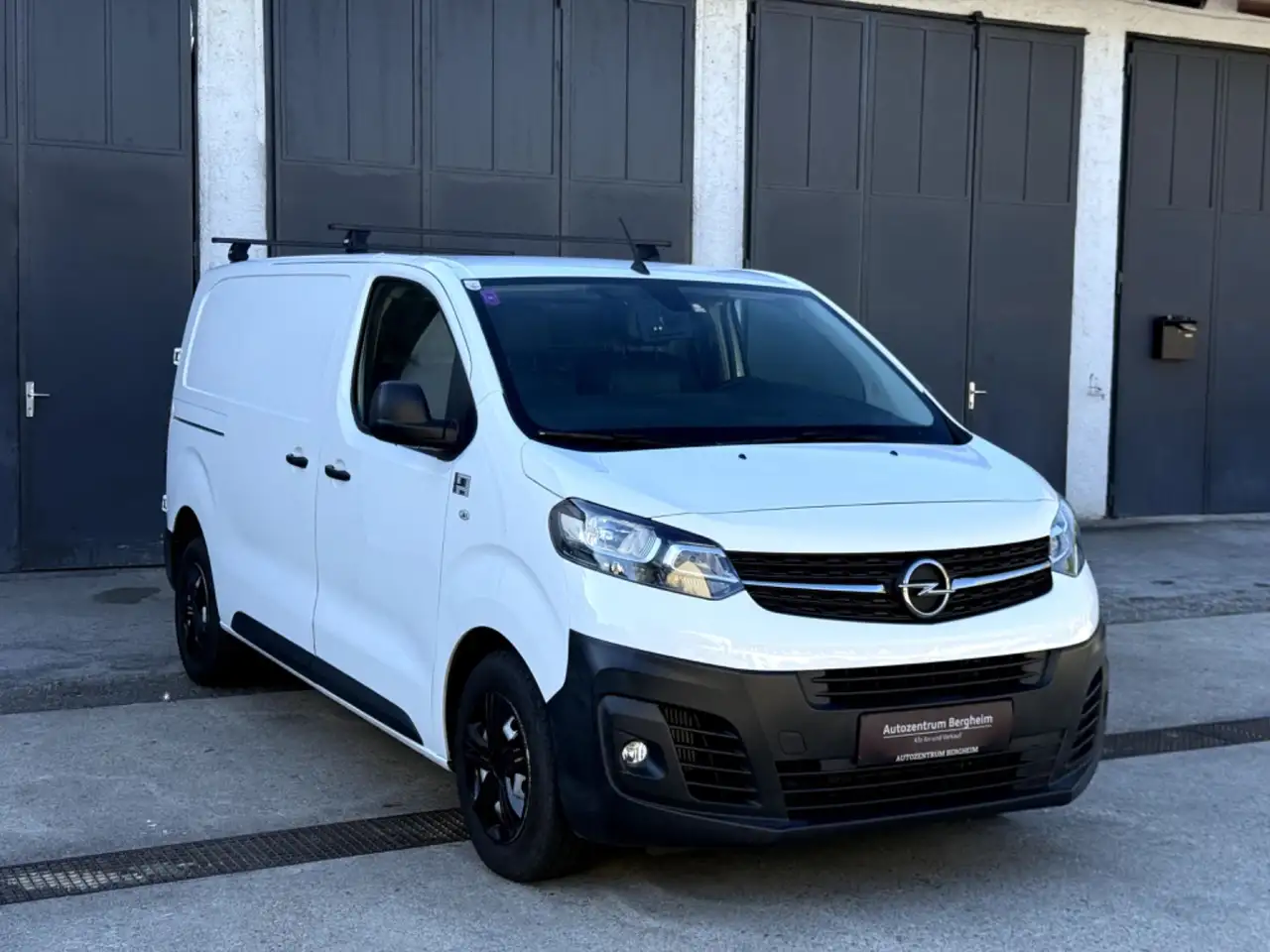 Opel Vivaro 2.0 D M Edition (L2) — photo 1 of 20