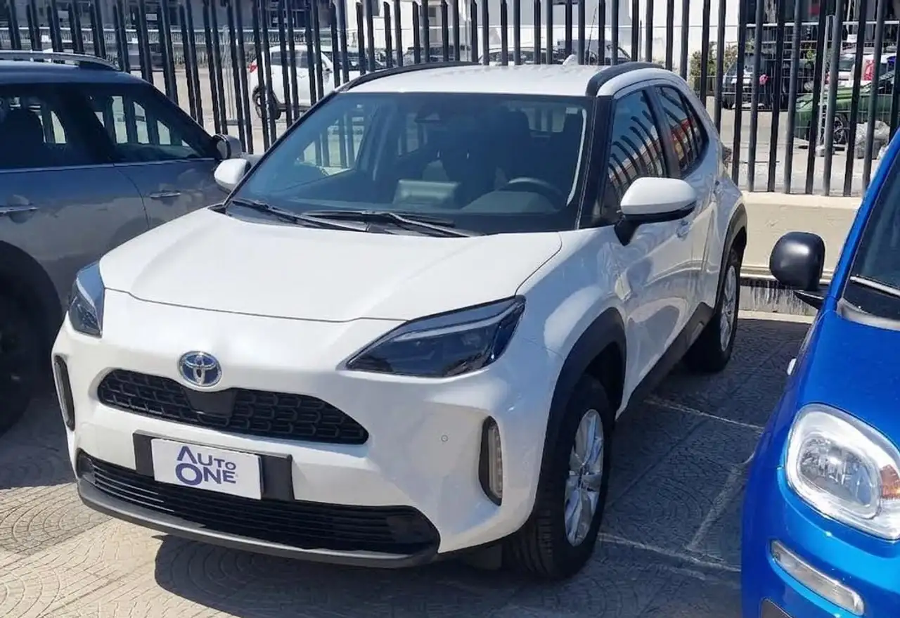 Toyota Yaris Cross 1.5h Active fwd 115cv e-cvt * — photo 1 of 14