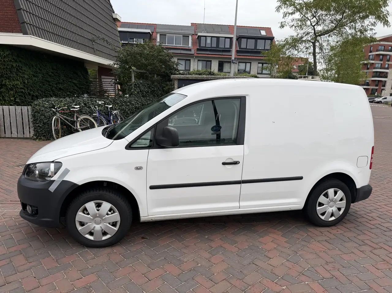 Volkswagen Caddy 1.6 TDI — photo 1 of 16