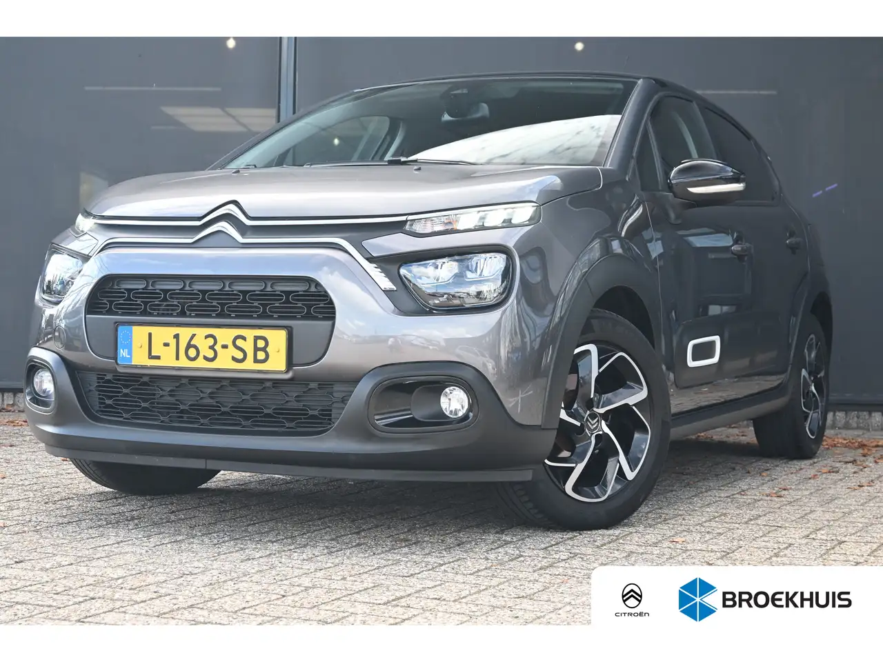Citroen C3 1.2 PureTech Business | Cruise control | Navi by a — photo 1 of 32