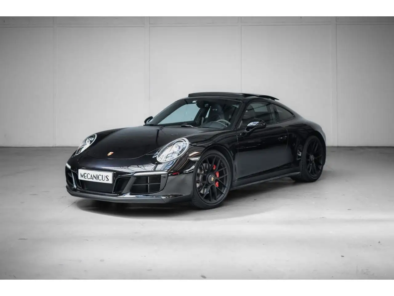 Porsche 911 991.2 Carrera 4 GTS *Noir de Jais / Entretien 100% Porsche* — photo 1 of 40