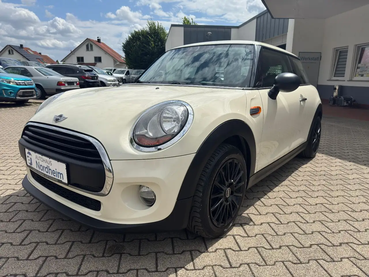 MINI One Mini 1.5 D Klimaautomatik/ Alu 16 "/ EURO 6 — photo 1 of 18