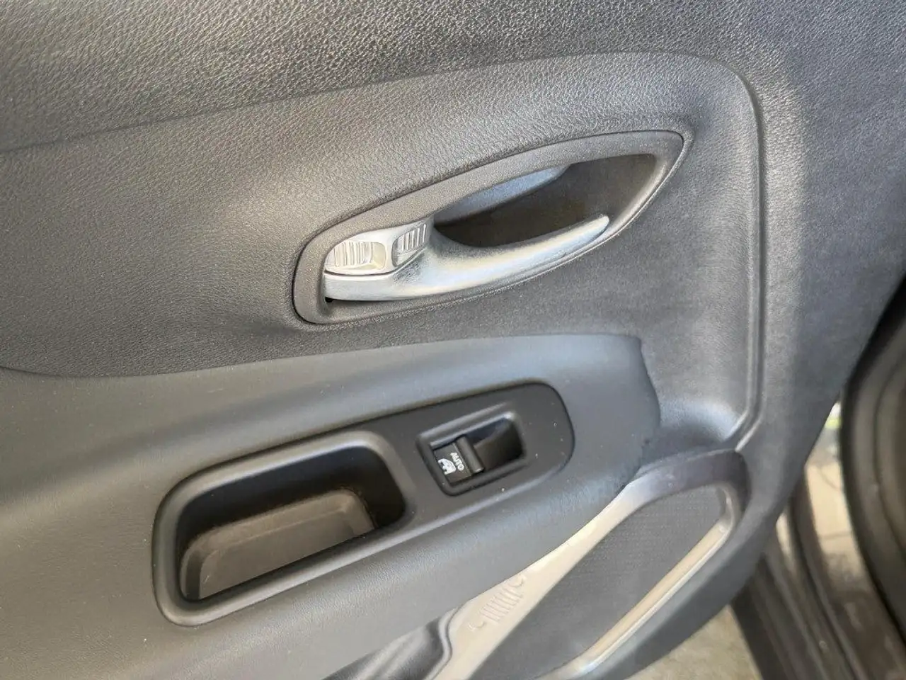 2019 Jeep Renegade 1.6 Mjt 120 CV Limited, photograph 12