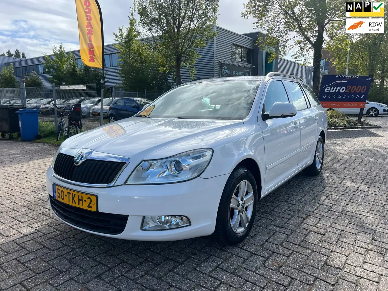 Skoda Octavia Combi 1.6 TDI Greentech Ambition Business Line — photo 1 of 20