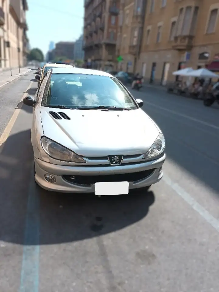 Peugeot 206 1.4 — photo 1 of 10