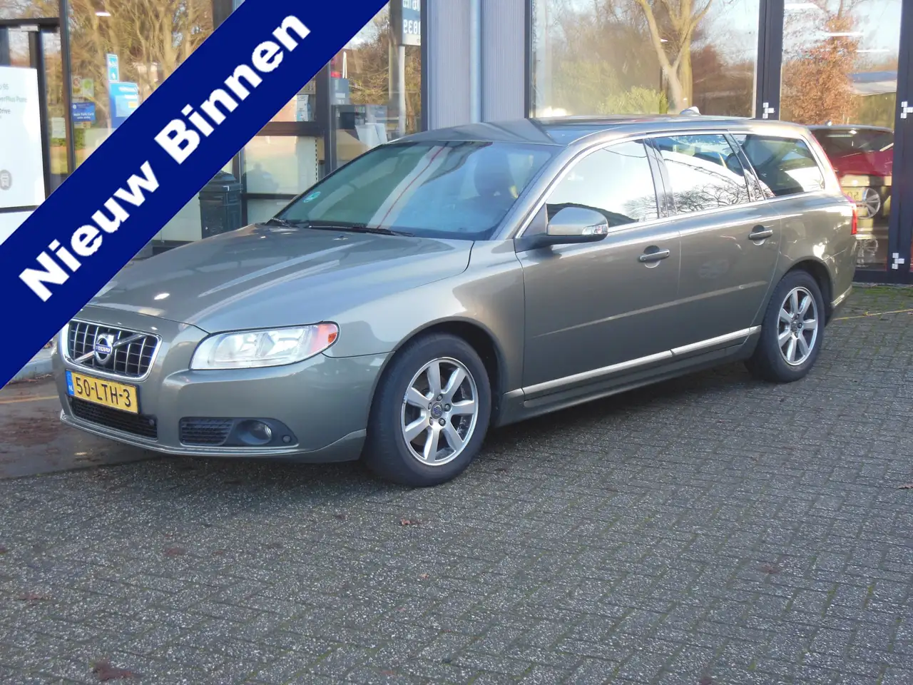Volvo V70 1.6D DRIVe Kinetic Staat in De Krim — photo 1 of 24