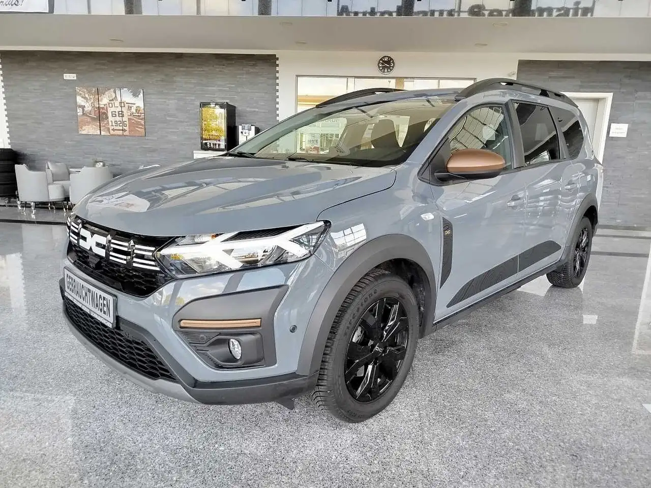 Dacia Jogger Extreme+ TCe 110 7-Sitzer NAVI/SHZ/KAMERA/PDC* — photo 1 of 15