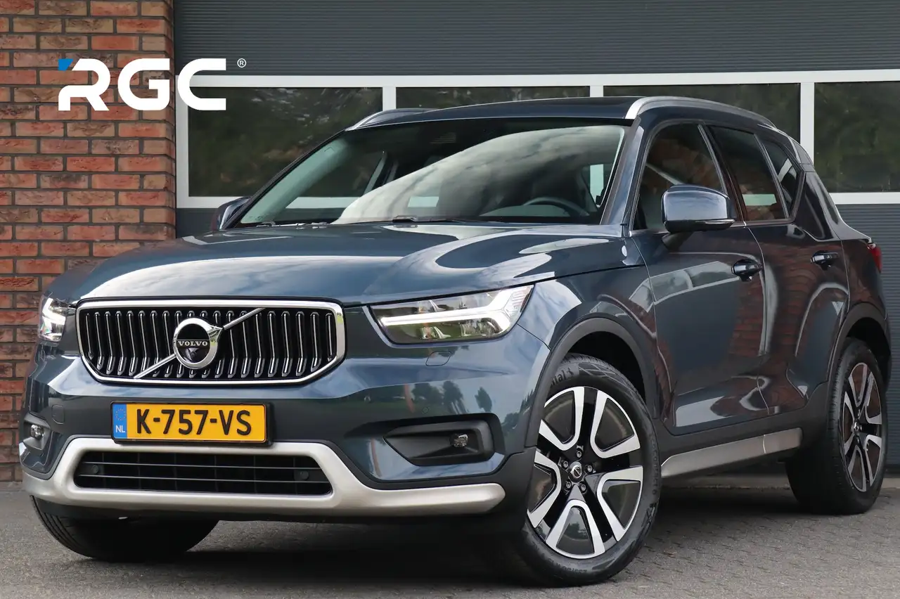 Volvo XC40 2.0 B4 AWD Inscription, Pano, Trekhaak — photo 1 of 40