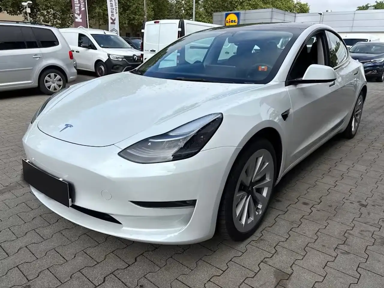 Tesla Model 3 Long Range Dual AWD — photo 1 of 24