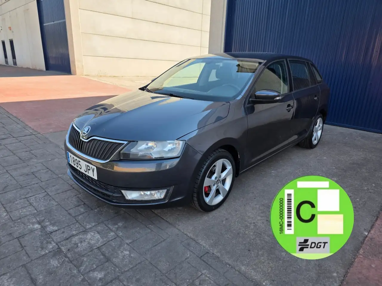 Skoda Rapid/Spaceback 1.2TSI Active 66kW — photo 1 of 32