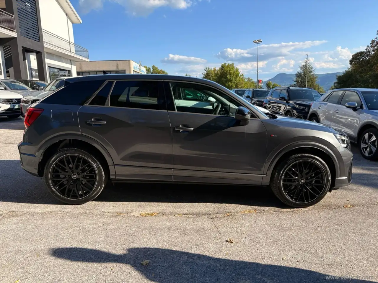 2026 Audi Q2 35 TDI S tronic Identity Black, photograph 4