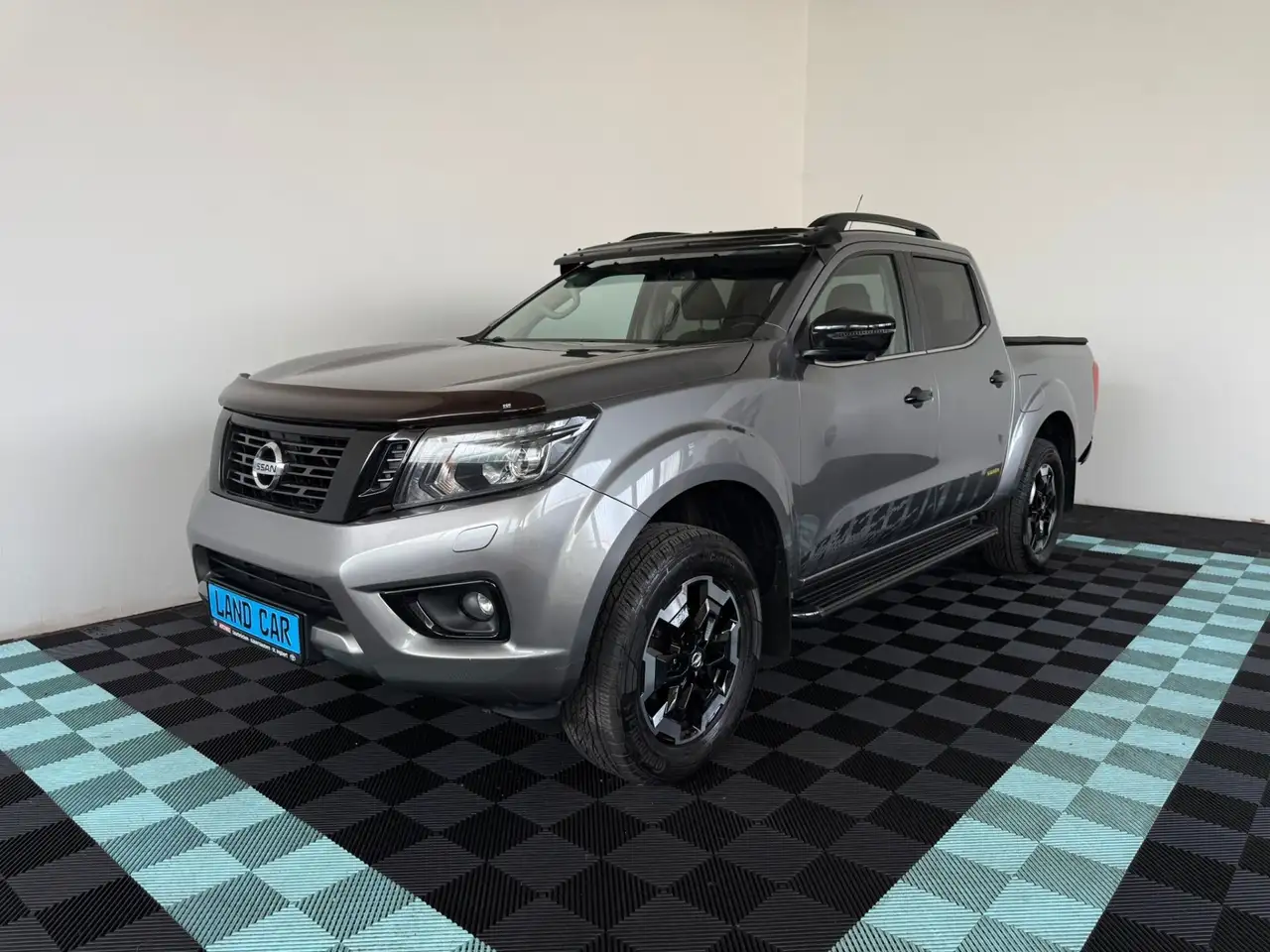 Nissan Navara 2.3 dCi 190 CV 7AT 4WD Double Cab N-Guard — photo 1 of 11