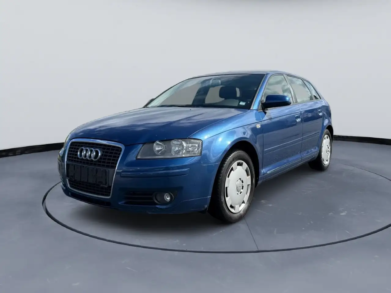 Audi A3 Sportback 1.6 Ambition — photo 1 of 19