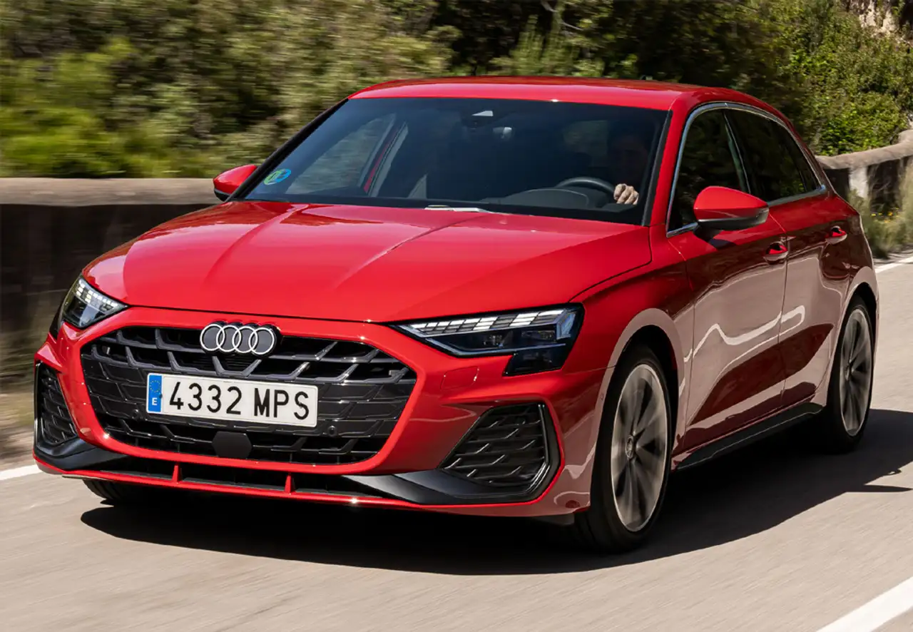 Audi A3 Sedán 30 TFSI S line S tronic — photo 1 of 15