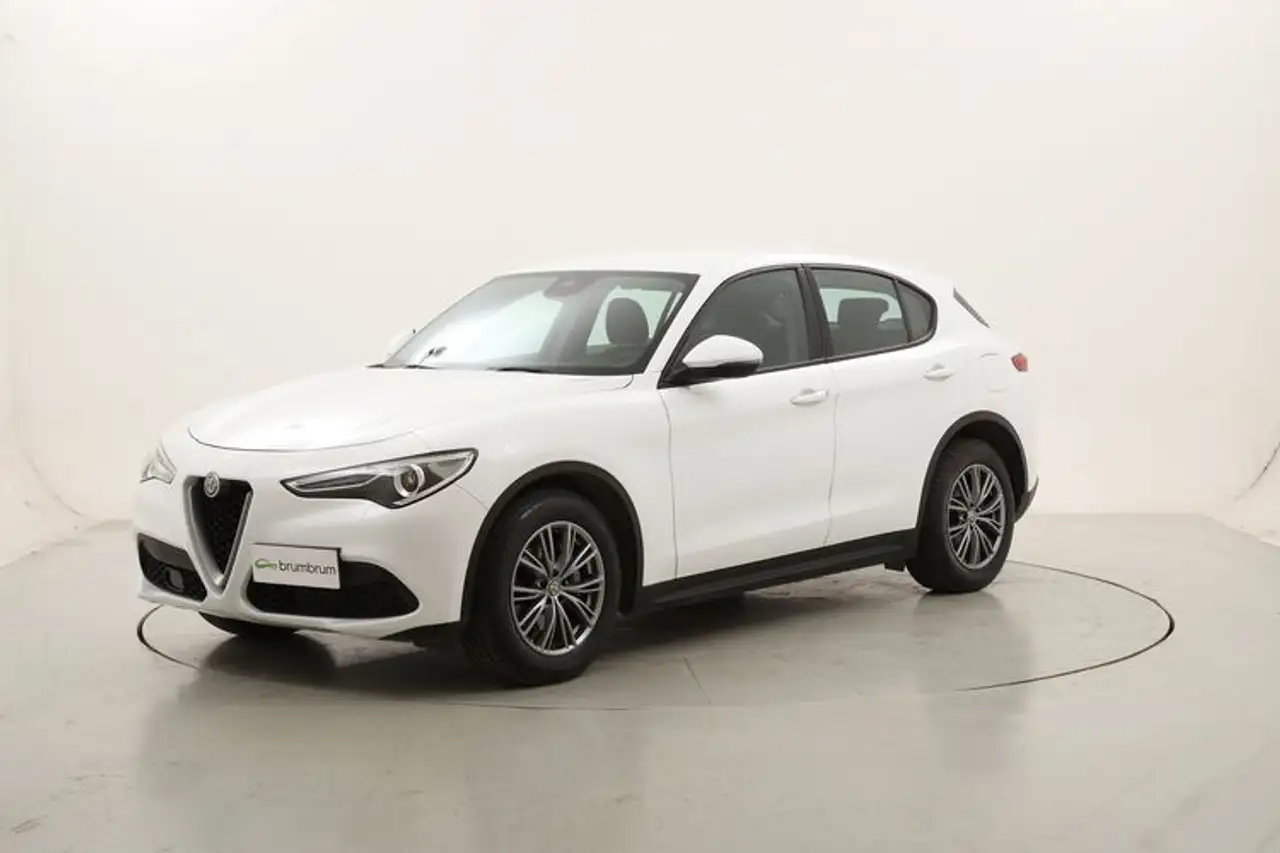 Alfa Romeo Stelvio RWD Business AT8 2.1 Diesel 160CV — photo 1 of 15