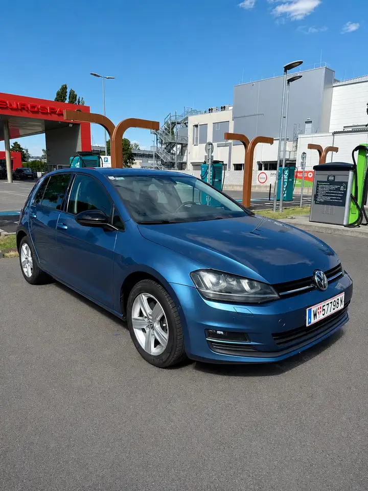 Volkswagen Golf 1.6 TDI BlueMotion Technology DSG Comfortline — photo 1 of 13